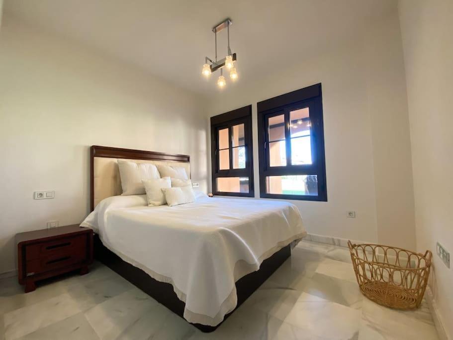 Costal Bliss Apartment เอสเตโปนา ภายนอก รูปภาพ